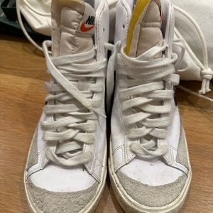 Nike Blazers women’s size 8 with elastic laces. Used but in good condition.